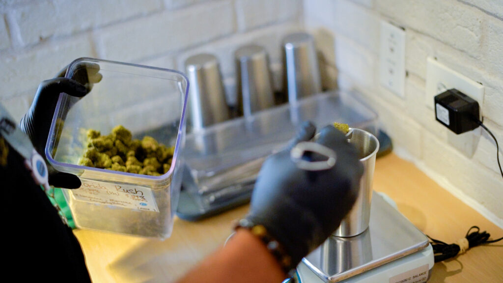 Deli Style Flower Weighing